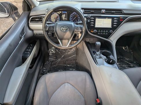 Used 2018 Toyota Camry LE image 14