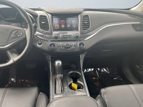 Used 2018 Chevrolet Impala LT w/ Sunroof and Spoiler Package FWD image 11