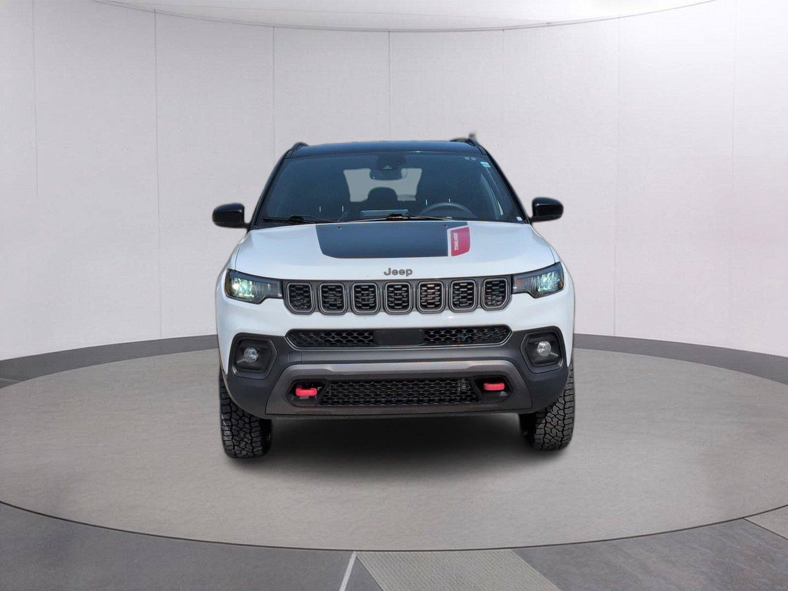 Used 2025 Jeep Compass Trailhawk AWD/4WD image 10