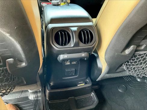 Used 2019 Jeep Wrangler Unlimited Rubicon AWD/4WD image 12