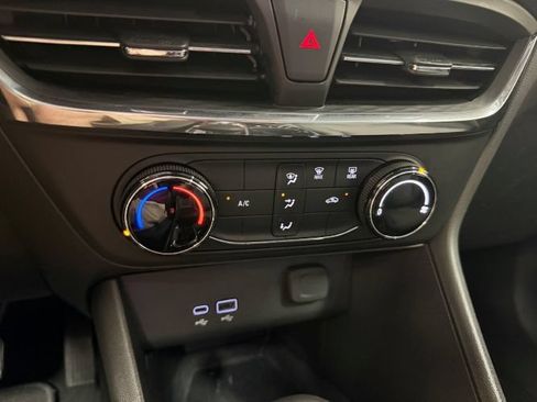 Used 2025 Buick Encore GX Preferred AWD/4WD image 16