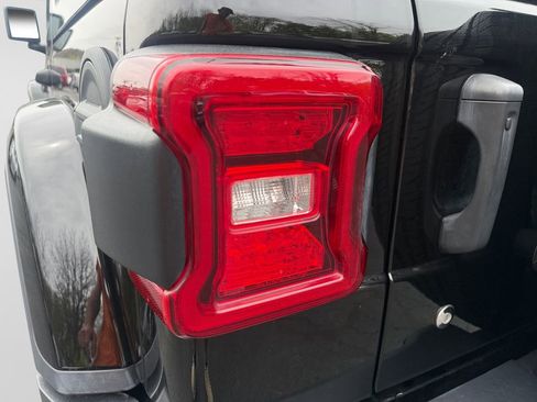 Used 2020 Jeep Wrangler Unlimited Sahara AWD/4WD image 21