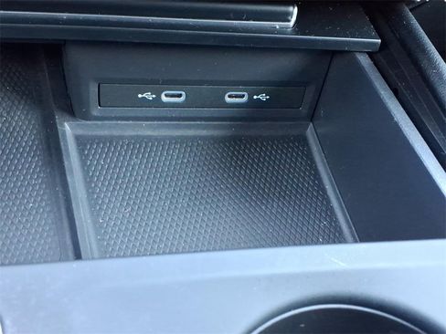 Used 2024 Volkswagen Atlas Cross Sport SE image 23