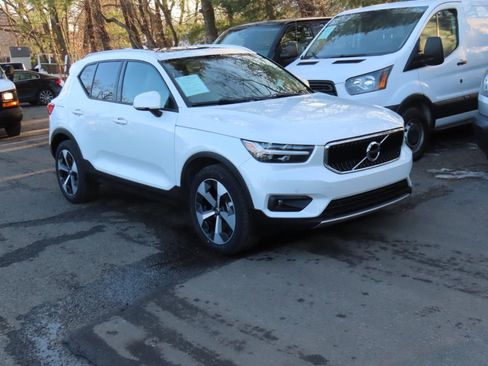 Used 2021 Volvo XC40 T5 Momentum w/ Premium Package image 21