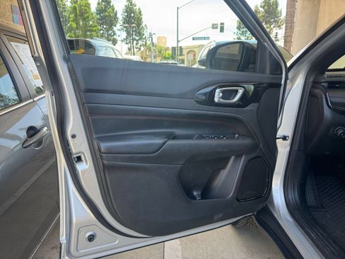 Used 2025 Jeep Compass Trailhawk AWD/4WD image 18