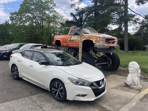 Used 2018 Nissan Maxima Platinum image 2