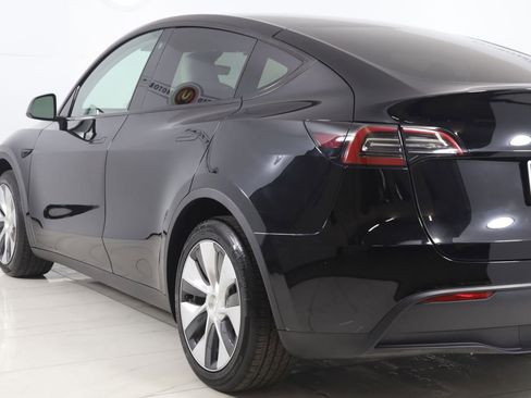 Used 2023 Tesla Model Y Long Range AWD/4WD image 25
