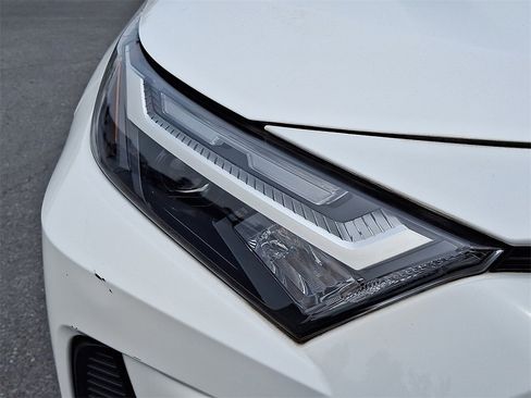 Used 2022 Toyota RAV4 XLE image 12