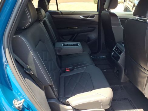 Certified 2025 Volkswagen Atlas Cross Sport SE FWD image 14