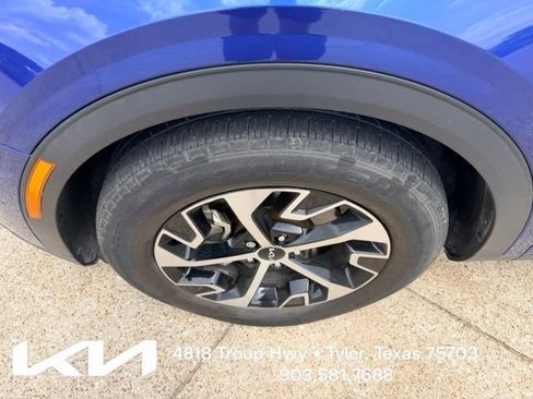 Certified 2024 Kia Sportage EX FWD image 4