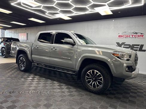 Used 2020 Toyota Tacoma TRD Sport w/ Technology Package RWD image 2