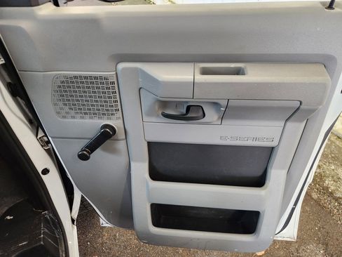 Used 2011 Ford E-350 and Econoline 350 Extended Super Duty image 13