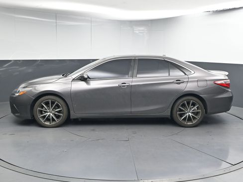 Used 2015 Toyota Camry XLE image 5