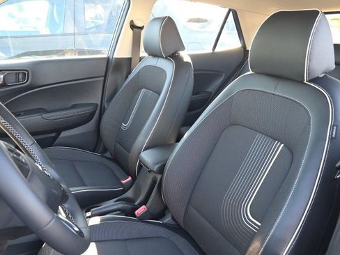 Certified 2023 Hyundai Venue Limited image 5