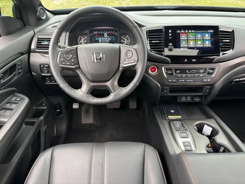 Used 2025 Honda Passport TrailSport image 14