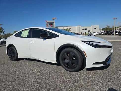New 2026 Toyota Prius Plug-In Hybrid FWD image 2