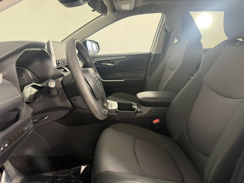 Used 2025 Toyota RAV4 XLE w/ Convenience Package image 15