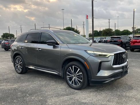 Used 2023 INFINITI QX60 Sensory w/ Vision Package FWD image 3