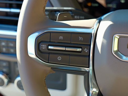 New 2026 GMC Yukon Denali w/ Sun & Power Step Package image 12