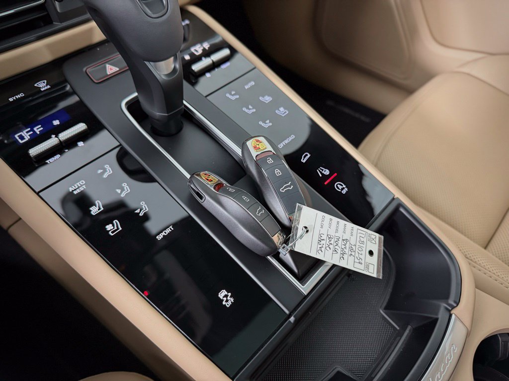 Certified 2026 Porsche Macan AWD/4WD image 27