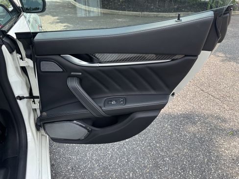 Used 2021 Maserati Ghibli Trofeo image 23