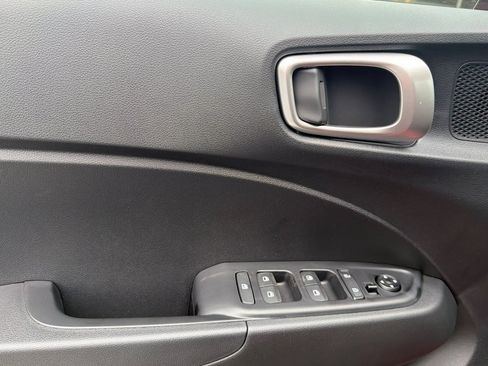 Used 2026 Hyundai Venue SE FWD image 14