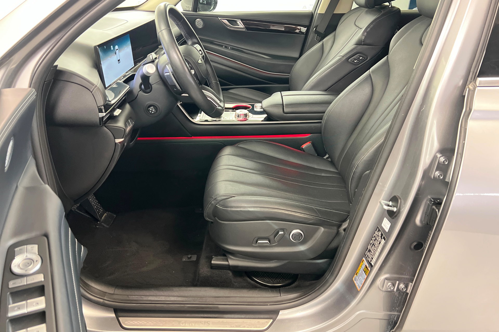 Used 2025 Genesis GV80 2.5T Standard AWD/4WD image 18