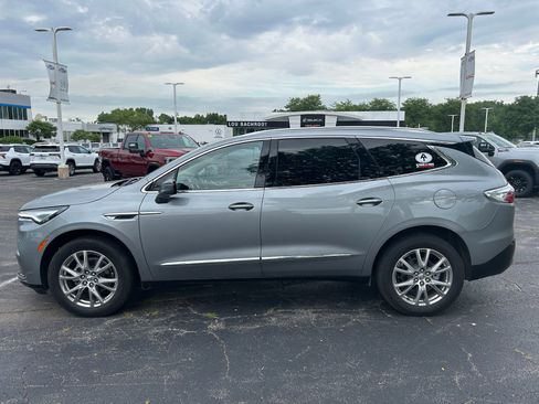 Used 2024 Buick Enclave Premium AWD/4WD image 8