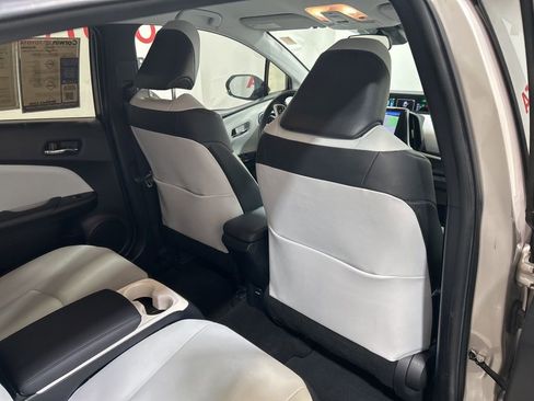 Used 2018 Toyota Prius Prime Premium image 13