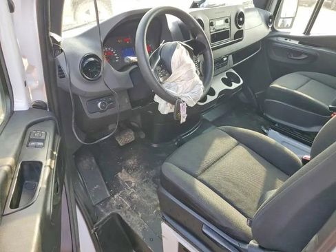 Used 2021 Mercedes-Benz Sprinter 2500 image 8
