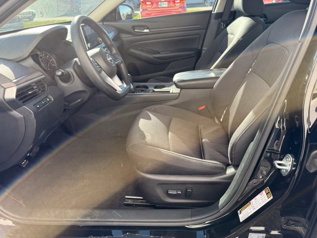 Used 2025 Nissan Altima 2.5 SV FWD image 21