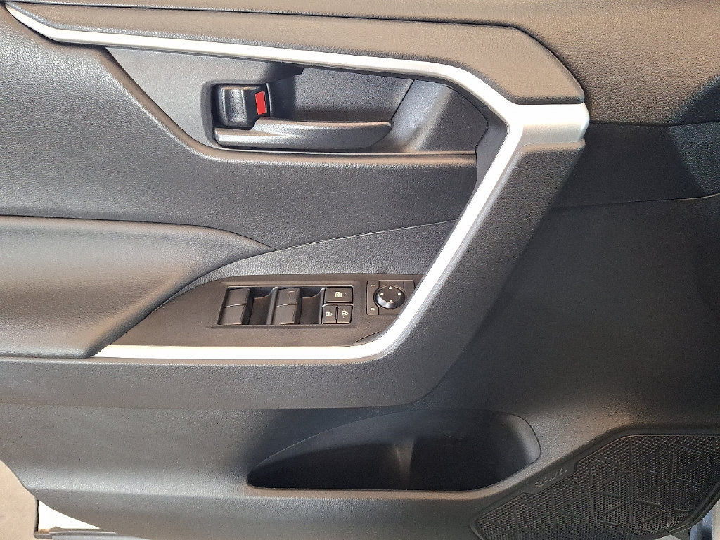 Used 2023 Toyota RAV4 LE FWD image 15