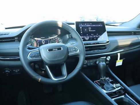 New 2026 Jeep Compass Latitude image 2