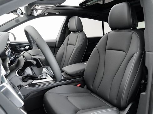 Used 2025 Audi Q8 Premium Plus w/ Premium Plus Package image 13