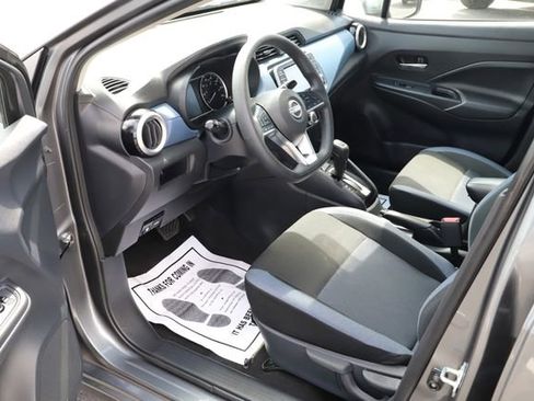 Used 2025 Nissan Versa SV FWD image 9