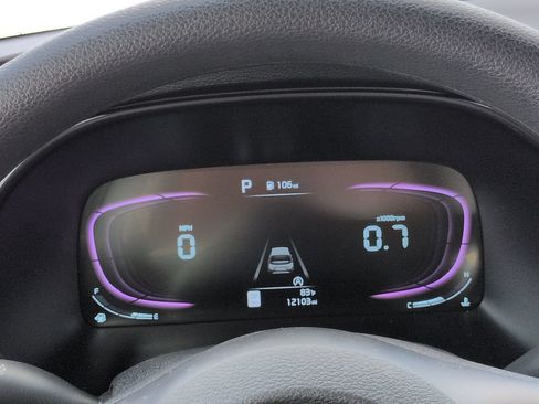 Used 2025 Kia Soul LX w/ LX Technology Package FWD image 25