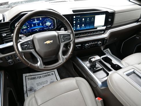 Used 2022 Chevrolet Silverado 1500 LTZ w/ Z71 Off-Road Package image 22