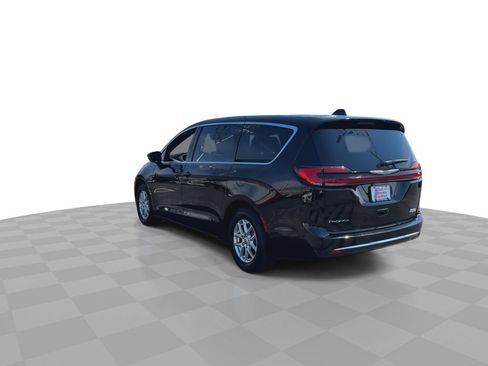 Used 2025 Chrysler Pacifica Select FWD image 7