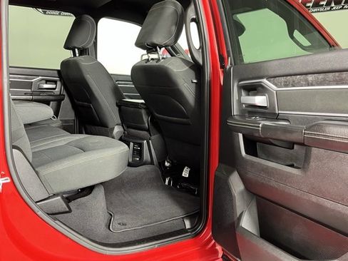 Used 2024 RAM 2500 Big Horn w/ Sport Appearance Package image 28