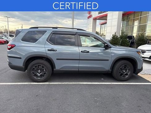 Used 2025 Honda Pilot TrailSport image 7