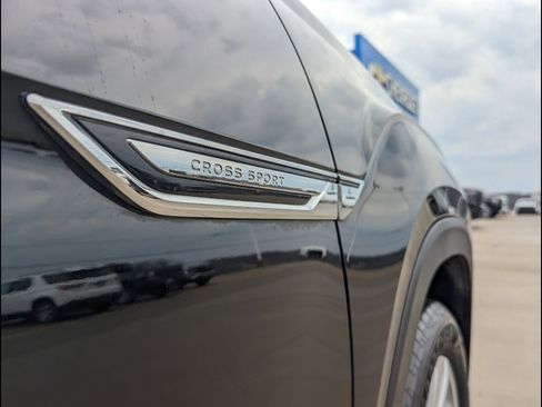 Used 2023 Volkswagen Atlas Cross Sport SE image 11