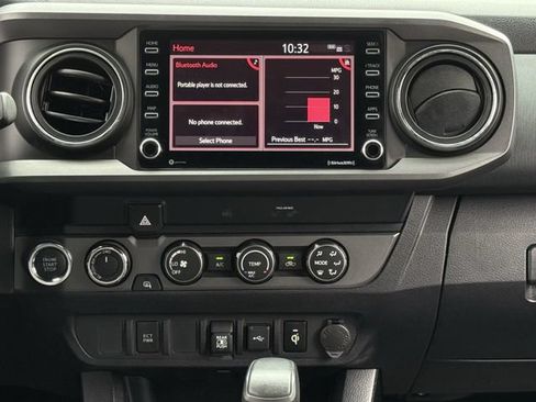 Used 2020 Toyota Tacoma TRD Off-Road AWD/4WD image 17
