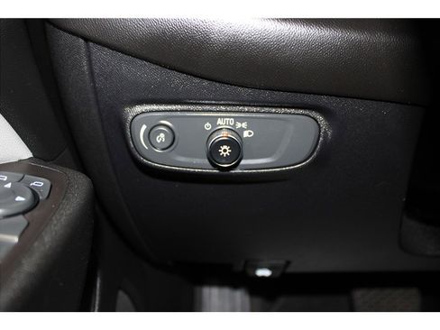 Used 2019 Chevrolet Equinox LS image 30