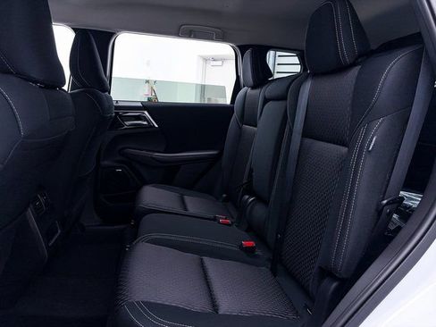 New 2025 Mitsubishi Outlander ES image 25