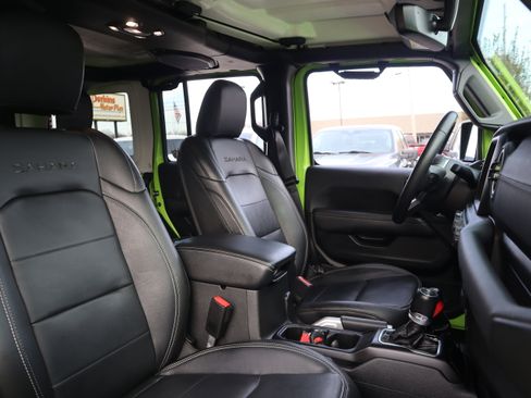 Used 2021 Jeep Wrangler Unlimited Sahara w/ Cold Weather Group image 31