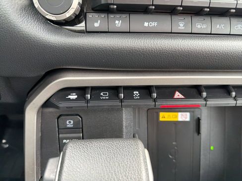 Used 2023 Toyota Tundra Limited image 33