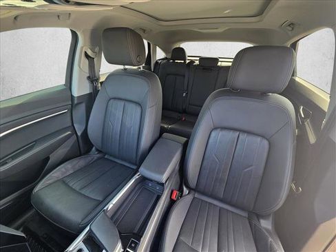 Certified 2022 Audi e-tron Premium Plus w/ Premium Plus Package image 15