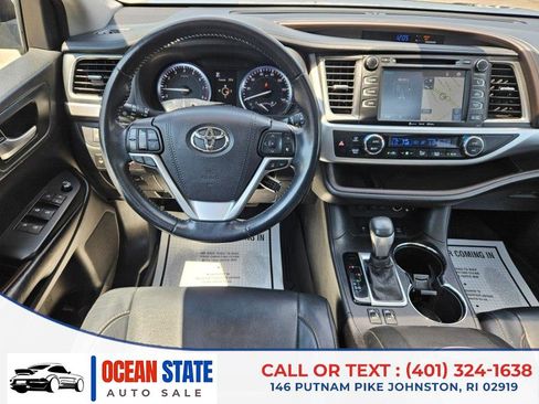Used 2017 Toyota Highlander XLE AWD/4WD image 17