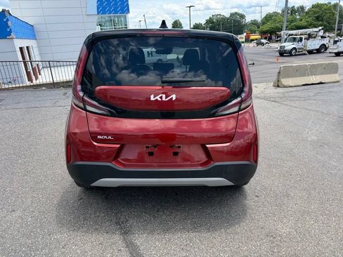 Certified 2025 Kia Soul LX w/ LX Technology Package FWD image 7