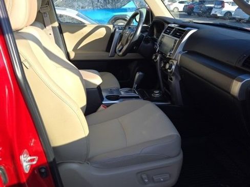 Used 2024 Toyota 4Runner SR5 Premium w/ SR5 Premium Package image 33